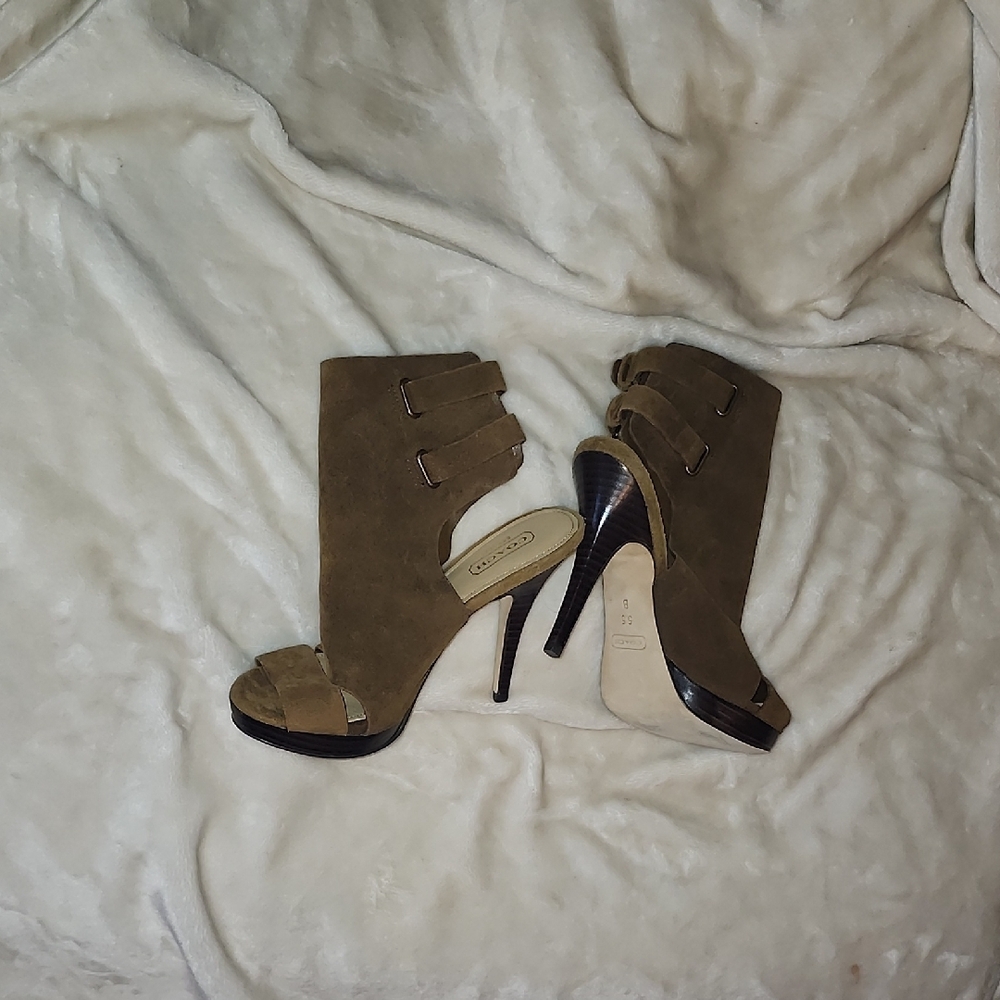 Coach Brown High Heel Heels with Sleek Silhouette - Picture 4 of 5